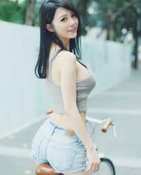 Video Iclik – Sensasi TikToker Panas dengan 10 Ribu Pengikut Avtub