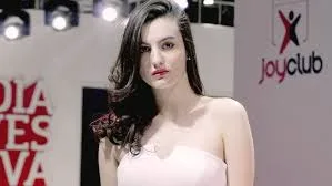 Video Iclik – Pasangan Muda Manisnya Cinta Video Bokep