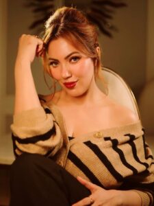 Video Iclik – Lembur Larut Malam Malah Dapat Bonus