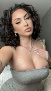 Video Iclik – Lampu Kamar Sangat Mendukung Suasana Panas